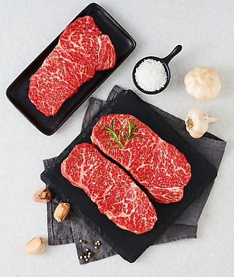 포토 JPG 스튜디오촬영 그릇 음식 식재료 회색배경 실내 마늘 생고기 육류 사람없음 하이앵글 소고기 식탁보 소금 채끝살 통마늘 국내포토 식기 뷰포인트 백그라운드 채소 내부 회색 파일형식