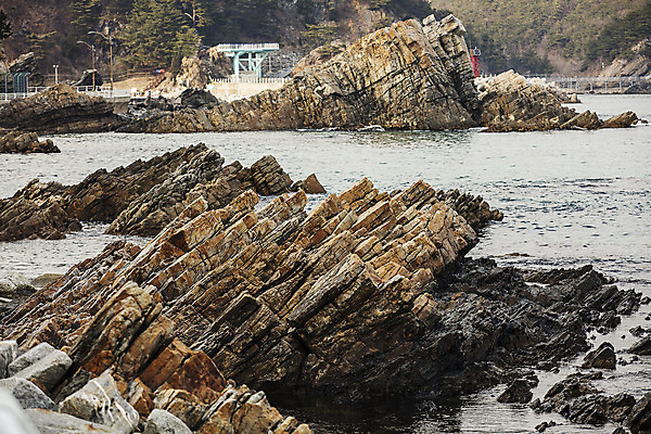 포토 JPG 주간 바다 사람없음 야외 바위 강원도 해안도로 동해 강릉 국내여행 국내포토 자연요소 도로 여행 한국 돌_바위 파일형식