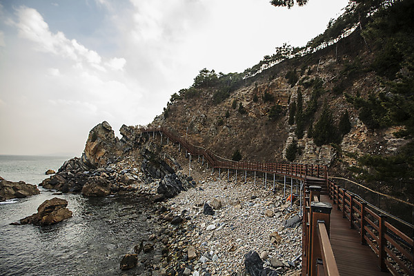 포토 JPG 주간 바다 산 사람없음 야외 강원도 동해 강릉 국내여행 바닷길 국내포토 자연요소 길 여행 한국 파일형식