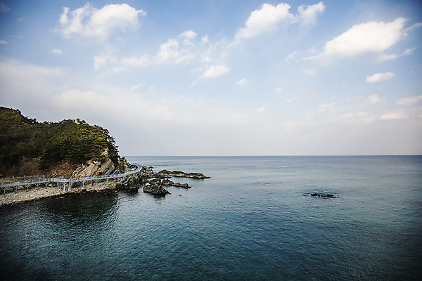 포토 JPG 주간 바다 하늘 산 사람없음 야외 강원도 동해 강릉 국내여행 국내포토 자연요소 여행 한국 파일형식