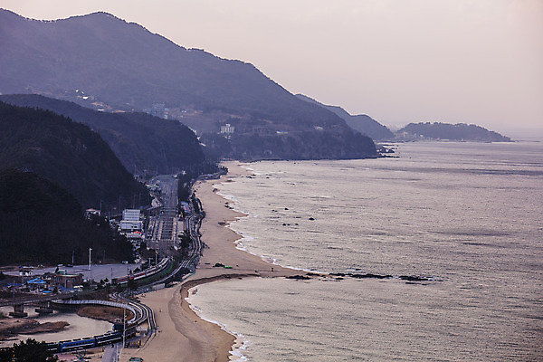 포토 JPG 주간 바다 산 사람없음 야외 강원도 동해 강릉 정동진 국내여행 전경 국내포토 자연요소 여행 한국 풍경 파일형식 탑뷰