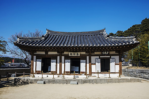 포토 JPG 주간 한옥 사람없음 야외 강원도 강릉 국내여행 선교장 국내포토 자연요소 한국전통 여행 고건축 한국 파일형식