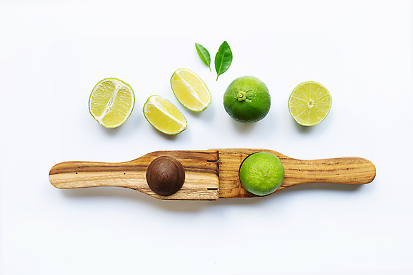 포토 JPG 해외이미지 잎 단면 실내 사람없음 하이앵글 흰배경 라임 과즙기 플랫레이 해외포토 식물 뷰포인트 백그라운드 과일 내부 흰색 플랫 파일형식