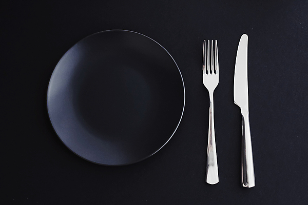 포토 JPG 해외이미지 그릇 식기 접시 포크 검은배경 사람없음 하이앵글 나이프 해외포토 뷰포인트 백그라운드 검은색 칼 파일형식