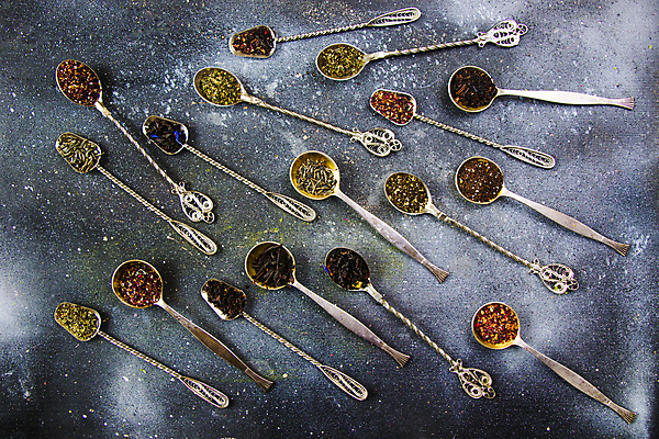 포토 JPG 해외이미지 건조 사람없음 하이앵글 티스푼 찻잎 허브차 남색배경 해외포토 뷰포인트 백그라운드 차_음료 숟가락 남색 파일형식