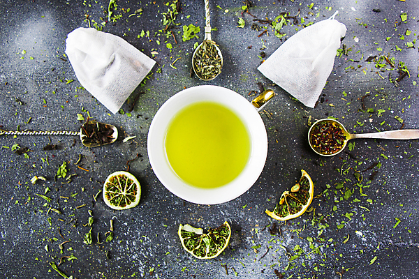 포토 JPG 해외이미지 건조 사람없음 컵 하이앵글 머그컵 원형 티스푼 녹차 찻잎 건과일 티백 허브차 해외포토 도형 식기 뷰포인트 과일 차_음료 숟가락 파일형식