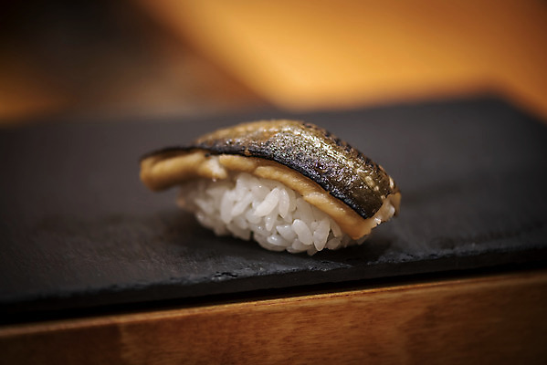 포토 JPG 실내 근접촬영 사람없음 아웃포커스 초밥 신선 일식집 일본음식 돌접시 오마카세 국내포토 접시 음식 뷰포인트 촬영기법 내부 식당 파일형식