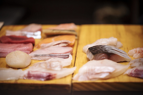 포토 JPG 실내 근접촬영 사람없음 생선회 신선 나무도마 일식집 일본음식 오마카세 국내포토 음식 뷰포인트 도마 내부 목재 식당 회 파일형식