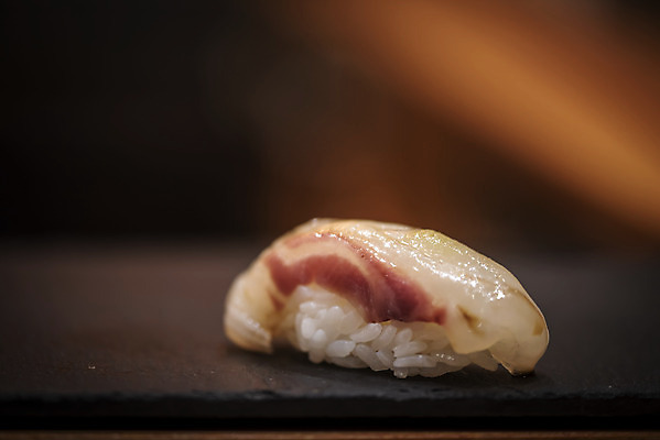 포토 JPG 실내 근접촬영 사람없음 아웃포커스 초밥 신선 도미 일식집 일본음식 오마카세 국내포토 음식 뷰포인트 촬영기법 어류 내부 식당 파일형식