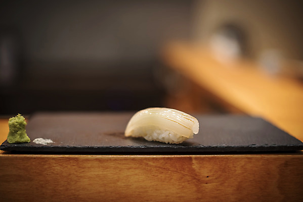 포토 JPG 실내 사람없음 아웃포커스 초밥 신선 일식집 일본음식 돌접시 오마카세 국내포토 접시 음식 촬영기법 내부 식당 파일형식