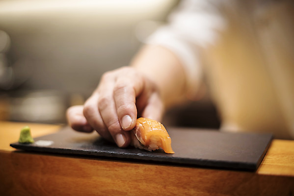 포토 음식 모션 촬영기법 사람 내부 신체부위 식당 요리사 일본음식 파일형식 손 신선 일식집 초밥 JPG 실내 일식요리사 아웃포커스 오마카세 서기 국내포토