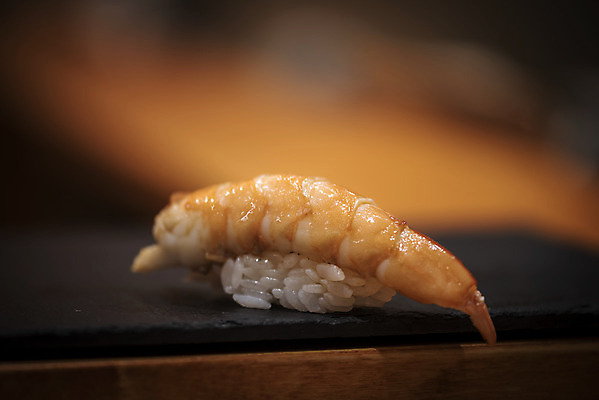 포토 JPG 실내 근접촬영 사람없음 아웃포커스 초밥 신선 일식집 일본음식 돌접시 오마카세 국내포토 접시 음식 뷰포인트 촬영기법 내부 식당 파일형식