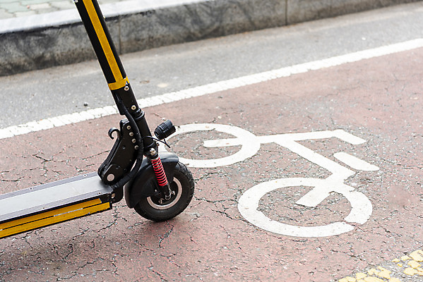 포토 JPG 주간 사람없음 야외 교통안전 자전거도로 전동퀵보드 모빌리티 국내포토 자연요소 육상교통 교통수단 안전 전용도로 퀵보드 파일형식