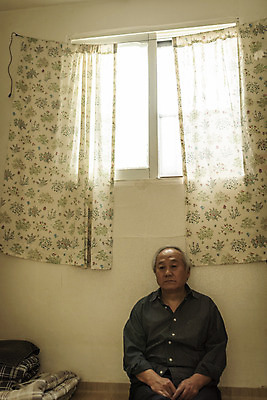 포토 JPG 주간 할아버지 노년 남자 생각 실내 한명 앉기 상반신 앞모습 실버라이프 기댐 한국인 고독 70대 고령화 독거노인 노인남자한명만 국내포토 자연요소 1 라이프스타일 감정 뷰포인트 모션 사람 동양인 성인 내부 사회이슈 남자한명만 노인남자만 파일형식