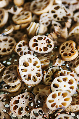 포토 JPG 주간 채소 단면 실내 근접촬영 사람없음 특산물 슬라이스 연근 대구광역시 반야월 국내포토 자연요소 뷰포인트 내부 대구_한국 파일형식