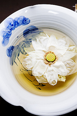 포토 JPG 실내 연꽃 근접촬영 사람없음 하이앵글 찻잔 특산물 대구광역시 연꽃차 반야월 국내포토 꽃 뷰포인트 잔 내부 꽃차 대구_한국 파일형식