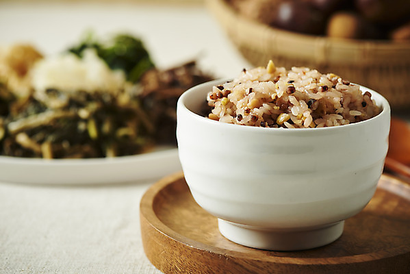 포토 JPG 스튜디오촬영 명절 한식 실내 근접촬영 사람없음 아웃포커스 밤 나물 정월대보름 명절음식 부럼 오곡밥 국내포토 전통 기념일 음식 뷰포인트 채소 밥 촬영기법 내부 견과류 파일형식