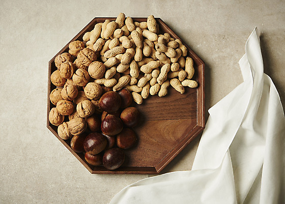 포토 JPG 스튜디오촬영 명절 회색배경 실내 사람없음 하이앵글 밤 천 땅콩 호두 정월대보름 명절음식 부럼 플랫레이 국내포토 전통 기념일 음식 뷰포인트 백그라운드 내부 회색 견과류 직물 플랫 파일형식