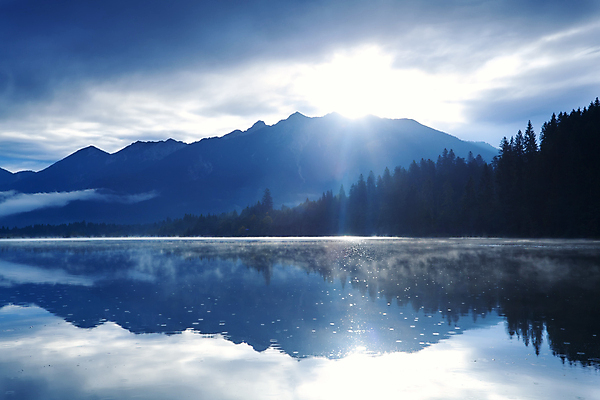 포토 JPG 해외이미지 구름 실루엣 호수 산 독일 풍경 사람없음 야외 햇빛 태양 일출 숲 해외202004 해외202105 해외포토 자연요소 유럽 촬영기법 노을 파일형식
