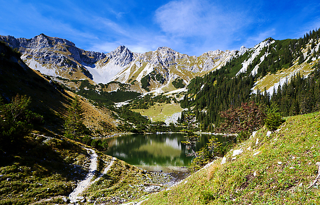 포토 JPG 해외이미지 나무 식물 호수 하늘 표면 산 독일 풍경 사람없음 야외 하이킹 바위 연못 숲 오르기 알프스 산악지대 바이에른 바이에른사람 해외202004 해외포토 유럽 모션 레저 돌_바위 파일형식