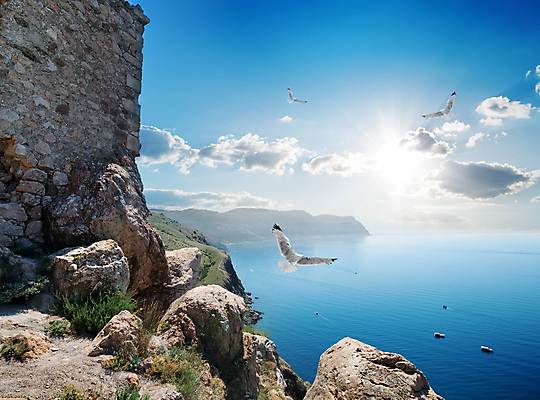 포토 JPG 해외이미지 구름 바다 갈매기 하늘 산 풍경 사람없음 햇빛 태양 탑 바위 전원 성 지중해 언덕 해외202004 해외포토 자연요소 건축물 조류 돌_바위 전기에너지 파일형식