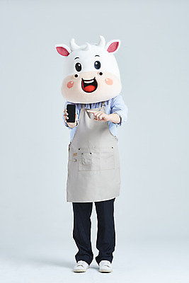 포토 JPG 스튜디오촬영 전신 남자 회색배경 새해 실내 한명 서기 들기 성인 앞모습 30대 스마트폰 앞치마 한국인 소띠 가리킴 소캐릭터 동물탈 인형탈 성인남자한명만 2021년 소상공인 국내포토 직업 1 뷰포인트 동물캐릭터 백그라운드 모션 사람 동양인 손짓 내부 장년 경제 핸드폰 스마트기기 회색 십이지신 소 상인 연도 탈 남자한명만 성인남자만 파일형식