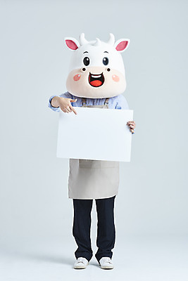 포토 JPG 스튜디오촬영 전신 배너 남자 회색배경 새해 사각프레임 실내 한명 서기 들기 성인 앞모습 30대 앞치마 한국인 소띠 가리킴 소캐릭터 동물탈 인형탈 성인남자한명만 2021년 소상공인 국내포토 직업 1 뷰포인트 동물캐릭터 백그라운드 모션 프레임 사람 동양인 손짓 내부 장년 경제 사각형 회색 십이지신 소 상인 연도 탈 남자한명만 성인남자만 파일형식