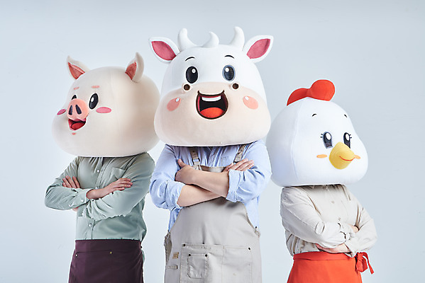 포토 JPG 스튜디오촬영 여자 남자 40대 중년 회색배경 실내 상반신 20대 성인 앞모습 옆모습 세명 30대 팔짱 앞치마 한국인 소띠 닭 돼지 소 닭캐릭터 돼지캐릭터 소캐릭터 동물탈 인형탈 2021년 소상공인 국내포토 직업 뷰포인트 동물캐릭터 백그라운드 포유류 모션 조류 사람 동양인 청년 내부 장년 경제 회색 십이지신 상인 연도 탈 파일형식