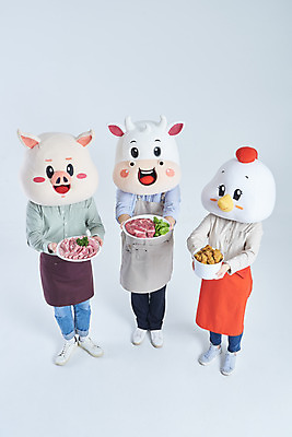 포토 JPG 스튜디오촬영 전신 여자 남자 40대 중년 회색배경 실내 돼지고기 서기 들기 20대 성인 앞모습 세명 30대 치킨 앞치마 한국인 소고기 소띠 닭 돼지 소 닭캐릭터 돼지캐릭터 소캐릭터 동물탈 인형탈 2021년 소상공인 국내포토 직업 뷰포인트 동물캐릭터 백그라운드 포유류 모션 조류 육류 사람 동양인 청년 내부 장년 경제 회색 십이지신 상인 연도 탈 닭고기요리 파일형식