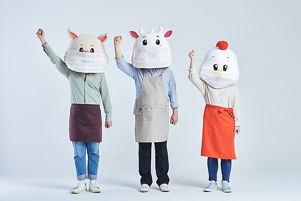 포토 JPG 스튜디오촬영 전신 여자 남자 40대 중년 회색배경 실내 마스크 서기 20대 성인 앞모습 세명 30대 손들기 파이팅 앞치마 주먹 한국인 소띠 닭 돼지 소 닭캐릭터 돼지캐릭터 소캐릭터 동물탈 인형탈 2021년 소상공인 국내포토 직업 뷰포인트 동물캐릭터 백그라운드 포유류 모션 조류 사람 동양인 청년 내부 장년 경제 회색 십이지신 상인 연도 탈 파일형식