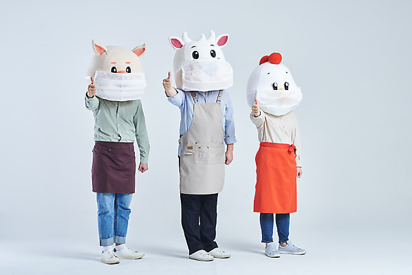 포토 JPG 스튜디오촬영 전신 여자 남자 40대 중년 회색배경 실내 마스크 서기 20대 성인 옆모습 세명 30대 앞치마 한국인 소띠 닭 최고 돼지 소 닭캐릭터 돼지캐릭터 소캐릭터 동물탈 인형탈 2021년 소상공인 국내포토 직업 뷰포인트 동물캐릭터 백그라운드 포유류 모션 조류 사람 동양인 청년 내부 장년 경제 회색 십이지신 상인 연도 탈 파일형식