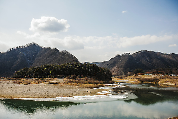 포토 JPG 주간 구름 하늘 산 한국 풍경 사람없음 야외 강 강원도 국내여행 영월 청령포 국내포토 자연요소 아시아 여행 명승지 파일형식
