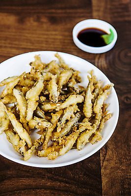 포토 JPG 접시 음식 실내 사람없음 튀김 경상남도 간장 종지 빙어 합천 나무배경 국내포토 그릇 식기 백그라운드 내부 양념 경상도 민물고기 파일형식