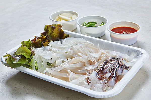 포토 JPG 스튜디오촬영 음식 포장 고추 회색배경 실내 마늘 사람없음 상추 오징어회 초고추장 포장용기 국내포토 백그라운드 채소 내부 회색 회 양념 포장재료 파일형식