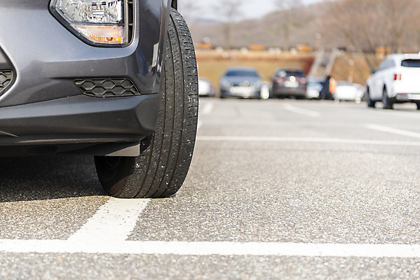 포토 JPG 주간 자동차 사람없음 야외 주차 주차장 비매너 주차위반 국내포토 자연요소 육상교통 파일형식