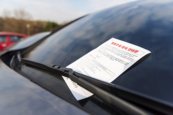 포토 JPG 주간 자동차 사람없음 야외 주차 주차장 단속 불법 주의안내문 주차위반 국내포토 자연요소 육상교통 안내문 범죄 파일형식