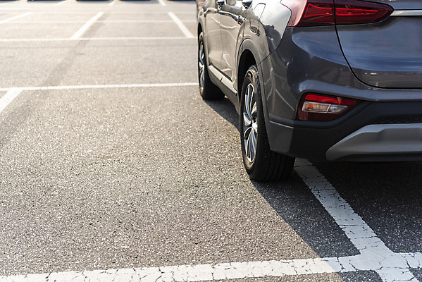 포토 JPG 주간 자동차 사람없음 야외 주차 주차장 침범 비매너 주차위반 국내포토 자연요소 육상교통 파일형식