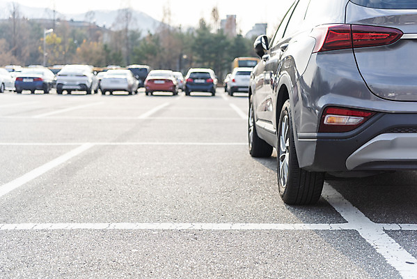 포토 JPG 주간 자동차 사람없음 야외 주차 주차장 침범 비매너 주차위반 국내포토 자연요소 육상교통 파일형식