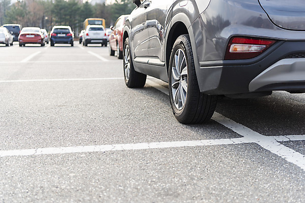 포토 JPG 주간 자동차 사람없음 야외 주차 주차장 침범 비매너 주차위반 국내포토 자연요소 육상교통 파일형식