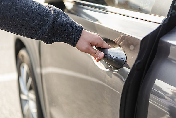 포토 JPG 주간 손 자동차 손잡이 근접촬영 야외 신체부위 잡기 오픈 주차 주차장 차문 주차위반 국내포토 자연요소 육상교통 뷰포인트 모션 사람 파일형식