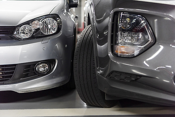 포토 JPG 자동차 사람없음 피해 바퀴 주차 지하주차장 비매너 주차위반 국내포토 육상교통 주차장 파일형식