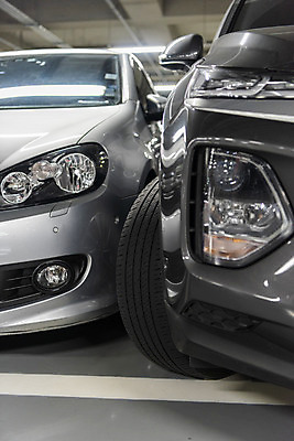 포토 JPG 자동차 근접촬영 사람없음 피해 바퀴 주차 지하주차장 비매너 주차위반 국내포토 육상교통 뷰포인트 주차장 파일형식