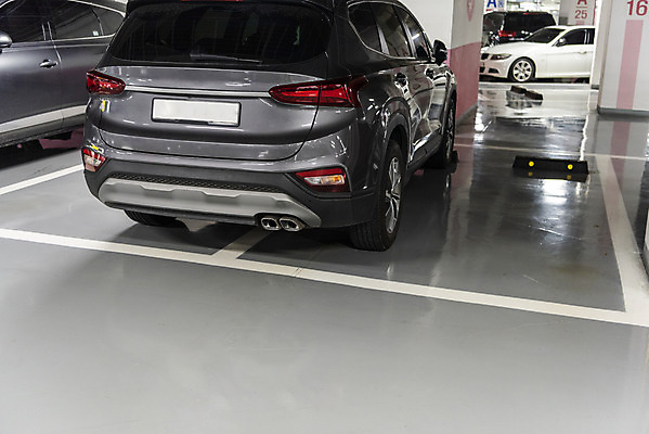 포토 JPG 자동차 사람없음 주차 침범 지하주차장 비매너 주차위반 국내포토 육상교통 주차장 파일형식