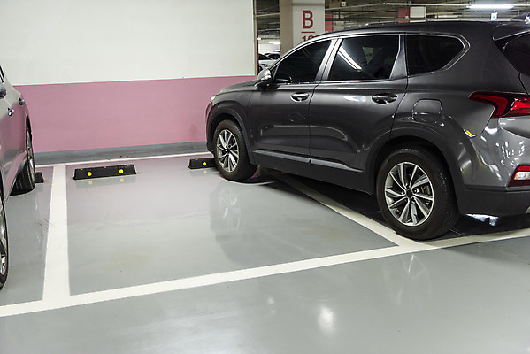 포토 JPG 자동차 사람없음 주차 침범 지하주차장 비매너 주차위반 국내포토 육상교통 주차장 파일형식