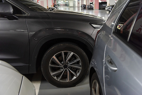 포토 JPG 자동차 사람없음 주차 지하주차장 비매너 주차위반 국내포토 육상교통 주차장 파일형식