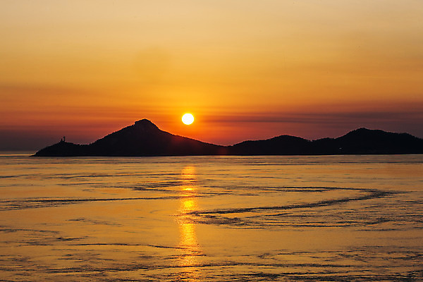 포토 JPG 주간 바다 섬 하늘 사람없음 야외 태양 일몰 전라남도 진도 국내포토 자연요소 노을 전라도 파일형식
