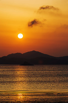 포토 JPG 주간 구름 바다 섬 하늘 사람없음 야외 태양 일몰 전라남도 진도 국내포토 자연요소 노을 전라도 파일형식