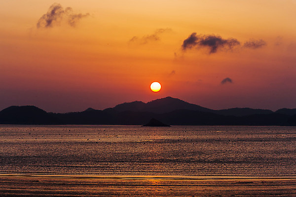 포토 JPG 주간 구름 바다 섬 하늘 사람없음 야외 태양 일몰 전라남도 진도 국내포토 자연요소 노을 전라도 파일형식