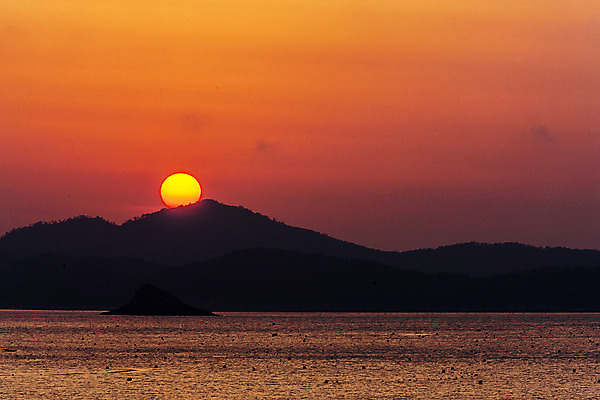 포토 JPG 주간 구름 바다 섬 하늘 사람없음 야외 태양 일몰 전라남도 진도 국내포토 자연요소 노을 전라도 파일형식