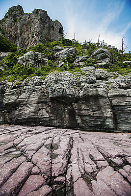 포토 JPG 주간 구름 바다 섬 사람없음 야외 골짜기 맑음 전라남도 기암절벽 진도 국내포토 자연요소 자연 날씨 절벽 전라도 파일형식